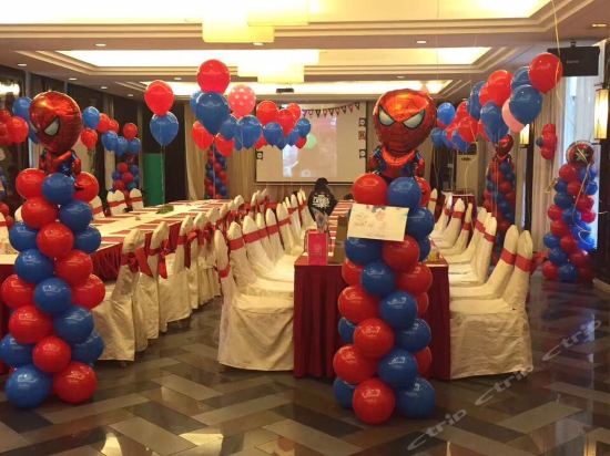 豪森假日花園大酒店