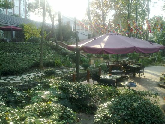 豪森假日花園大酒店