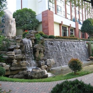 豪森假日花園大酒店